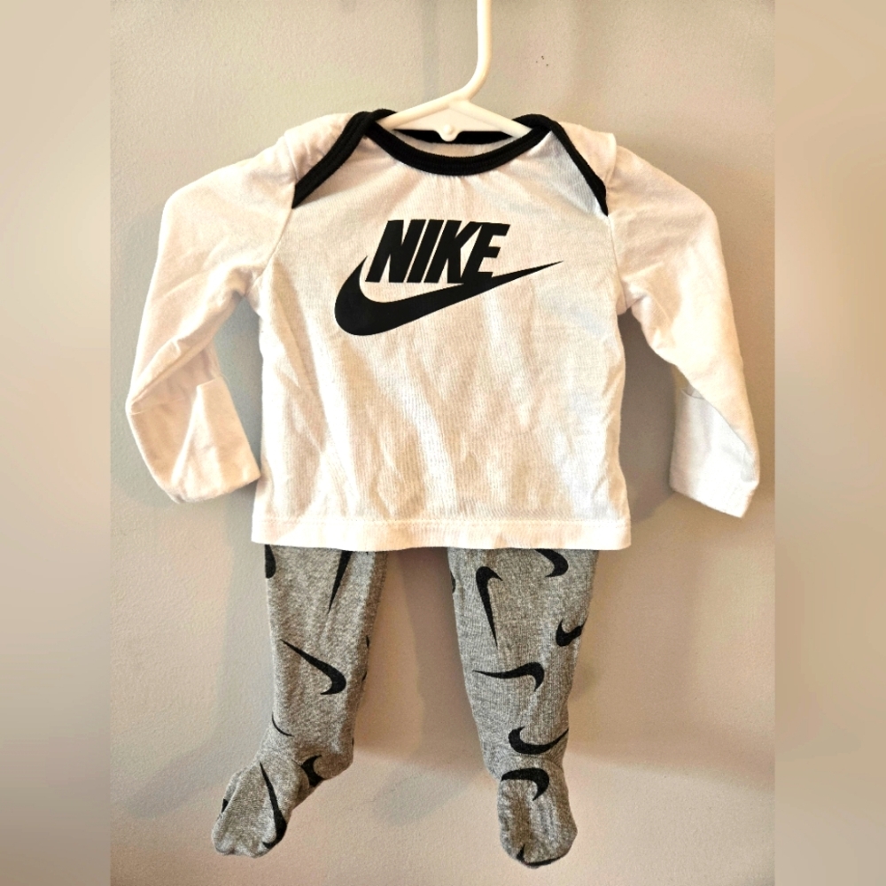 Nike Baby Outfit Set - White and Gray